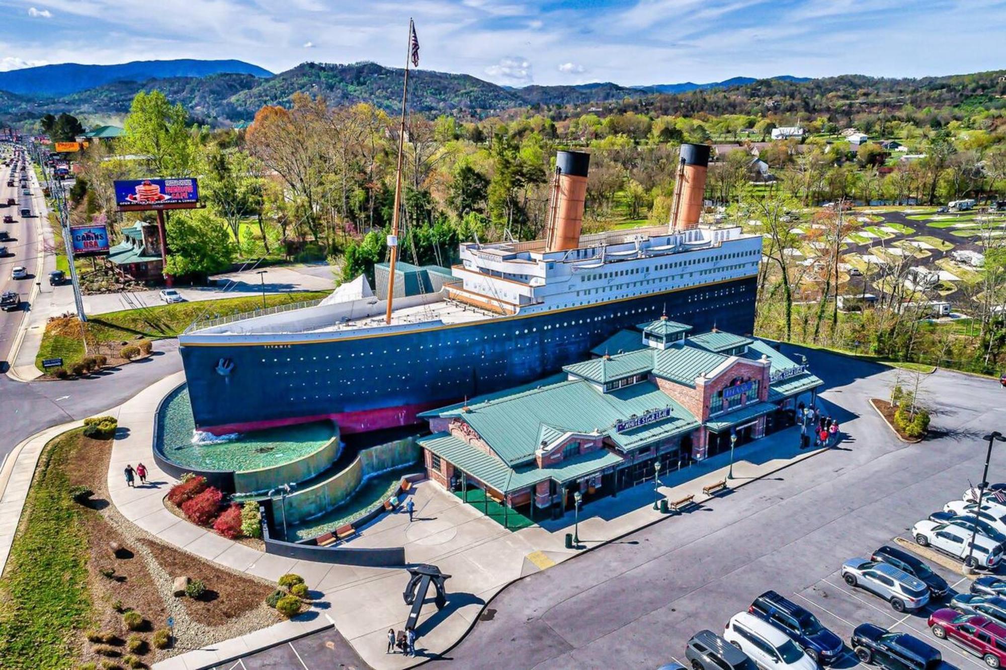 Steps From Pf 3br Escape Theater & Hot Tub * Pigeon Forge