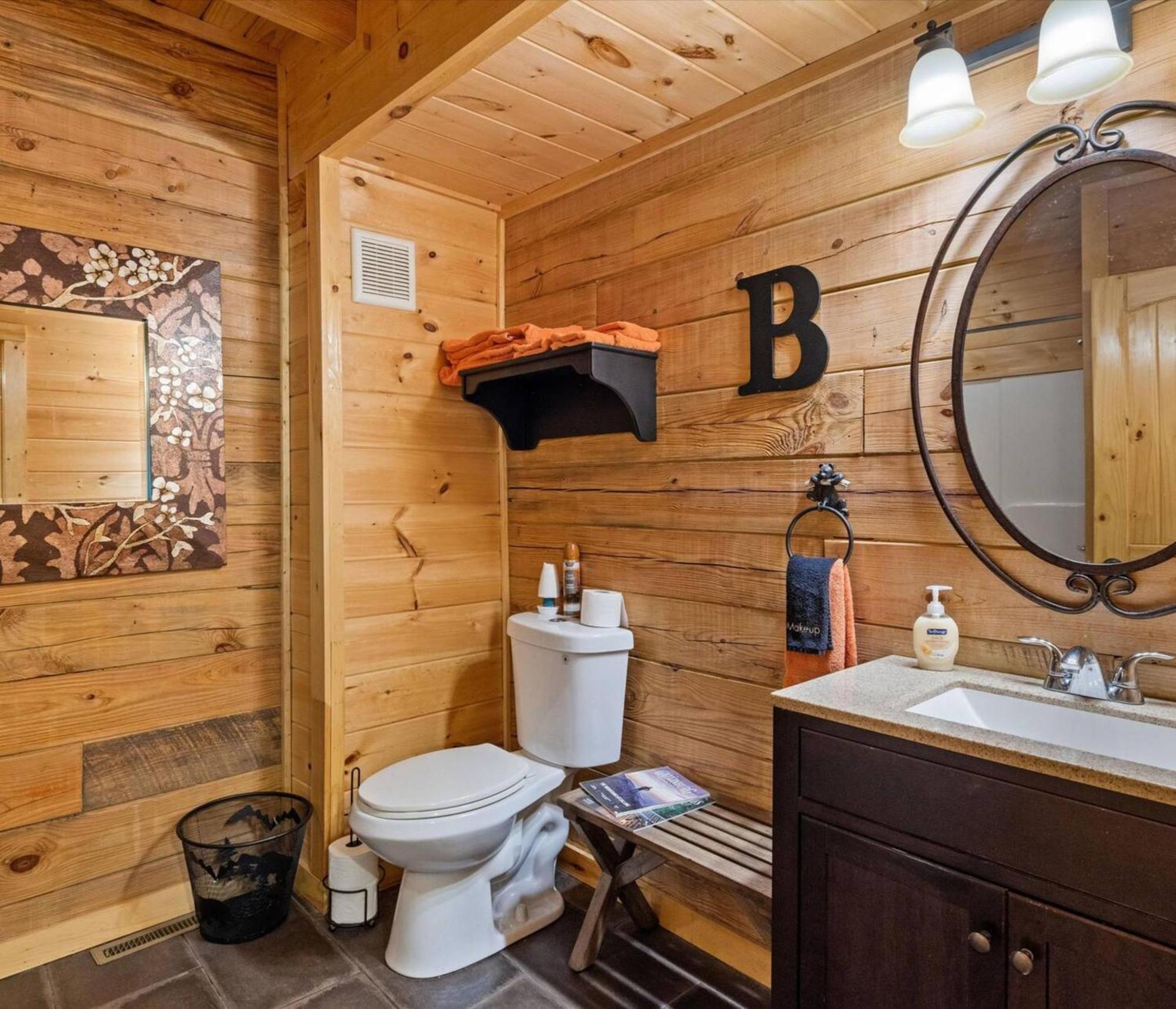 Steps From Pf 3br Escape Theater & Hot Tub *